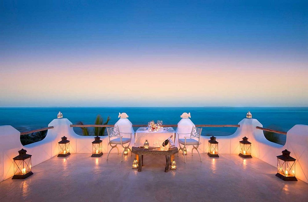 romantic dining at the Santorini Mozambique