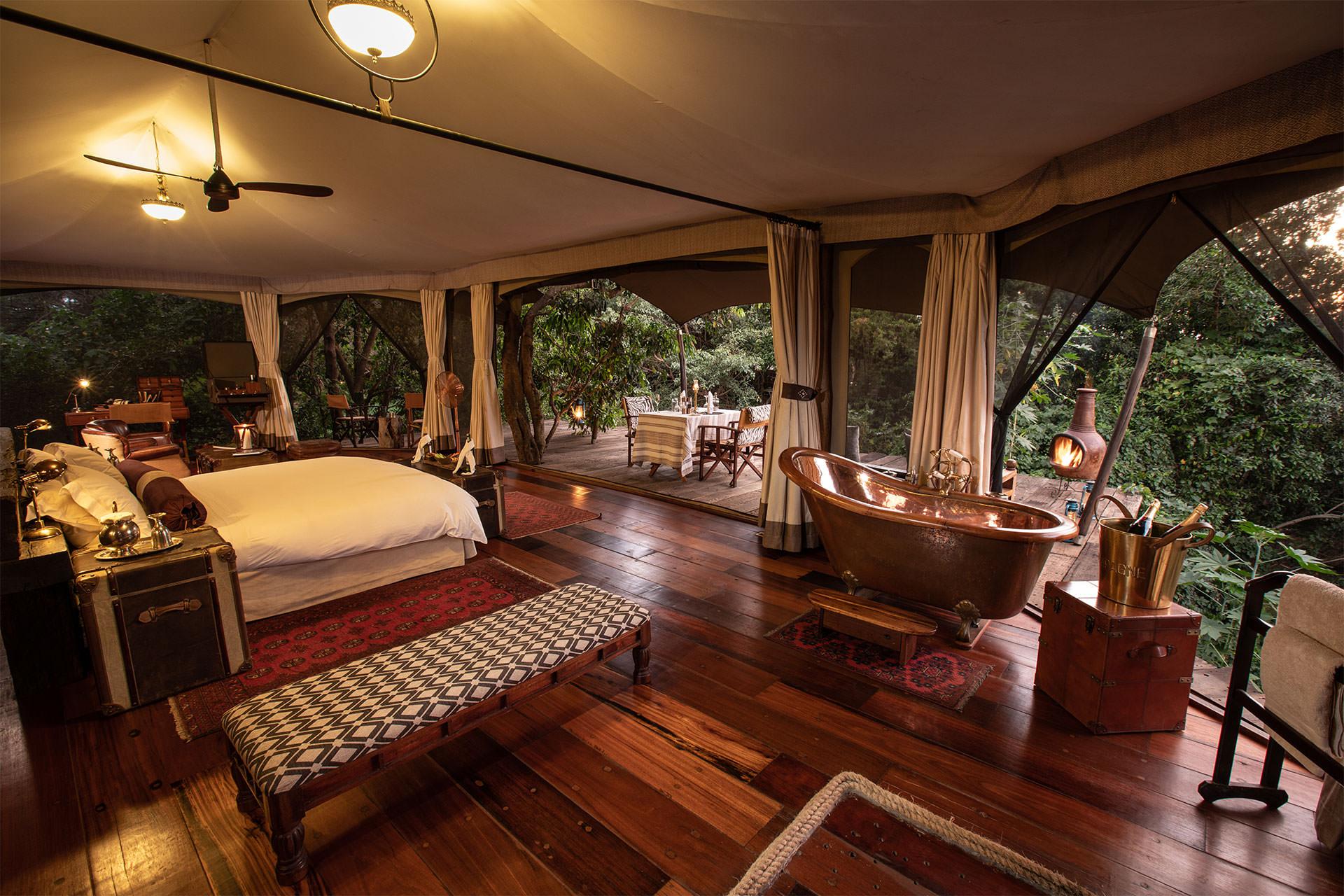Luxury Safari Planning: What Client Feedback Teaches Us About Better Safari Experiences 3 Wildebeest streaming down into the Mara River during the Great Migration
