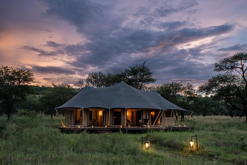 Luxury Safari Planning: What Client Feedback Teaches Us About Better Safari Experiences 10 A luxury tented camp at dusk